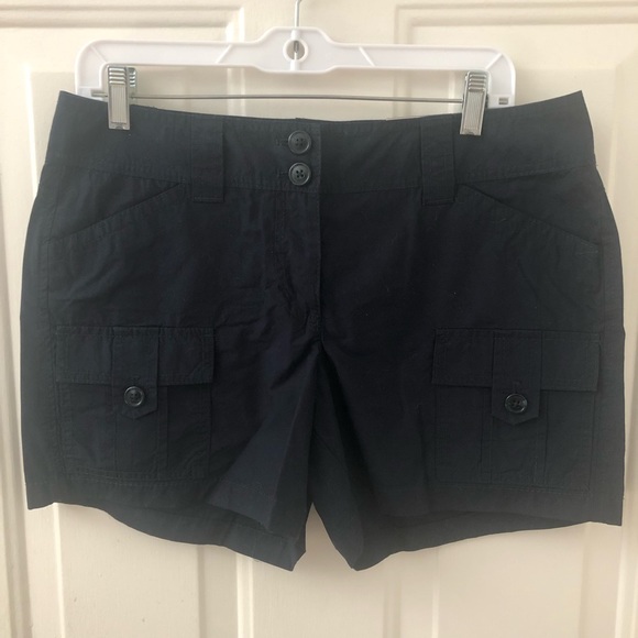 NWT Ann Taylor Signature Fit Cargo Navy Shorts, Size 8 - Picture 1 of 9